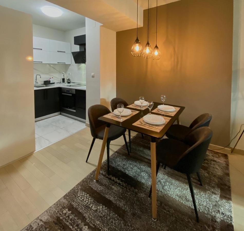 Stylish Apartment, Skopje Centre - Private Parking - Panoramic Views Exterior photo